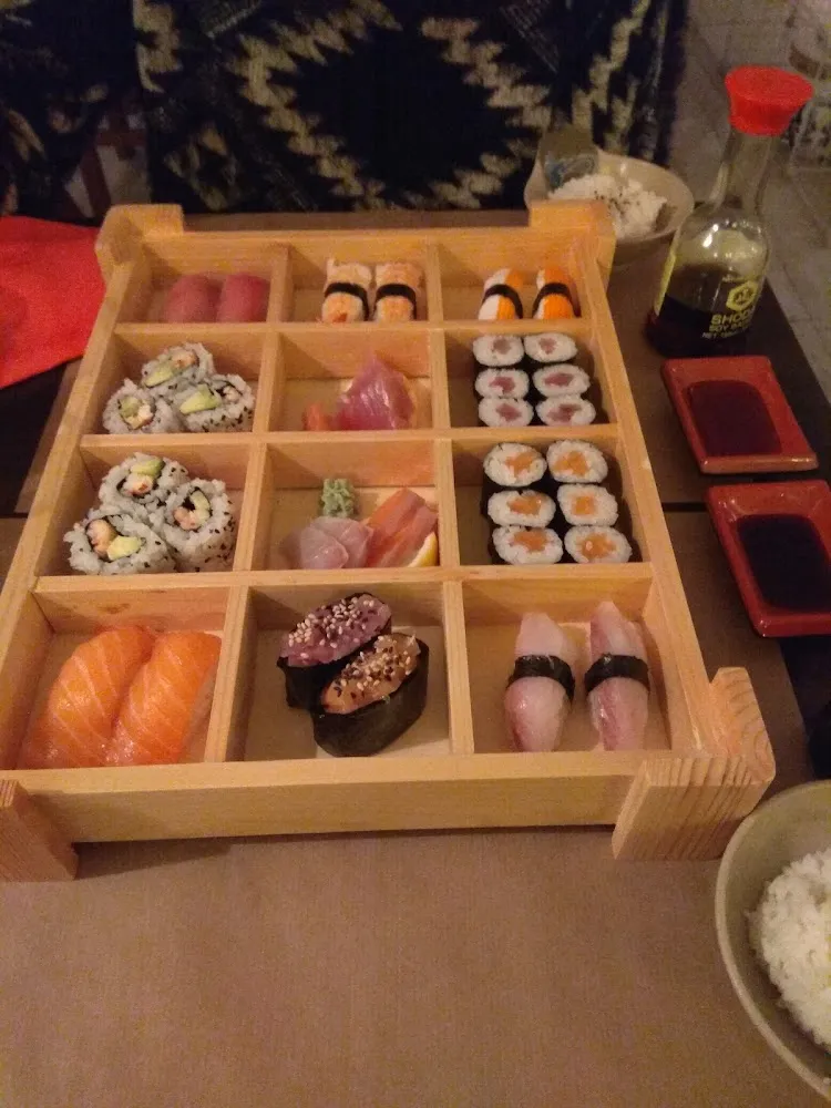 Assortiment de Makis Et Sushis